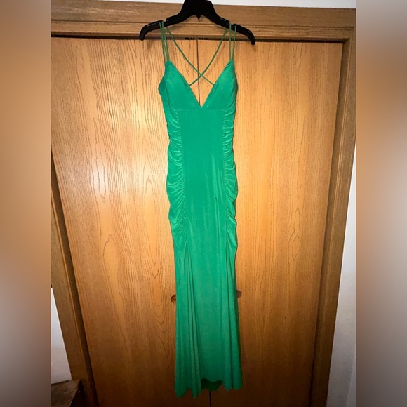 macy’s green prom dress. size 5/6 - Picture 4 of 7